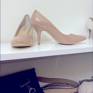 Perfect condition pointy toe nude pumps